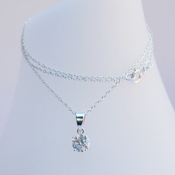 925 Sterling Silver Chain Necklace and Cubic Zirconia Pendant with Diamond Shape - Picture 1 of 5